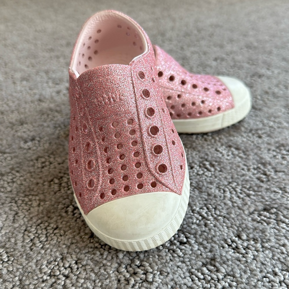 Native Shoes, Jefferson Sneaker size 6. Dazzle Milk Pink/Shell white